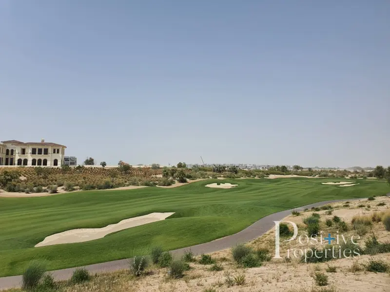 landscaped-garden-6-bed-full-golf-course-view.webp