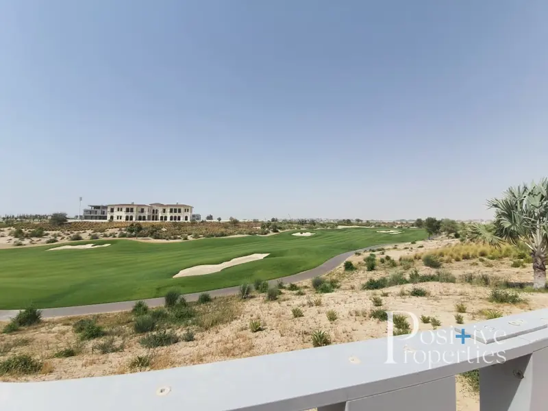 landscaped-garden-6-bed-full-golf-course-view.webp