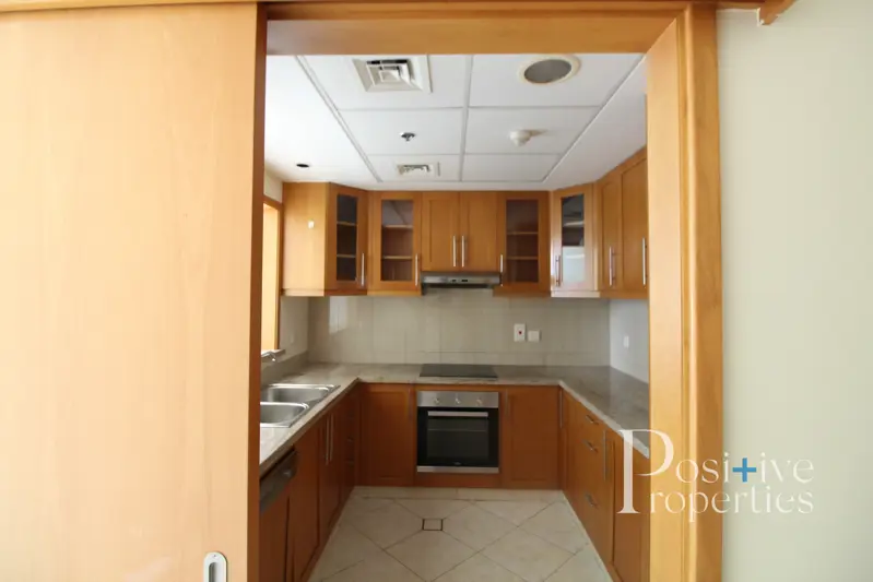 large-layout-1000sqft-chiller-free-available.webp