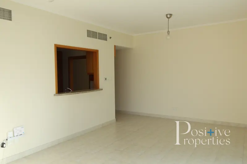 large-layout-1000sqft-chiller-free-available.webp