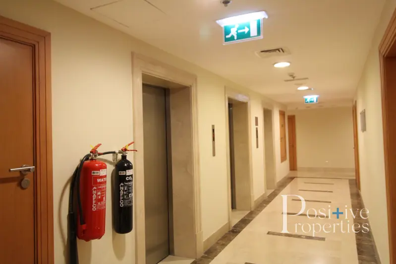 large-layout-1000sqft-chiller-free-available.webp