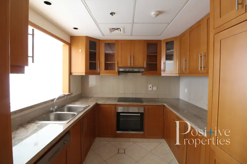 large-layout-1000sqft-chiller-free-available.webp