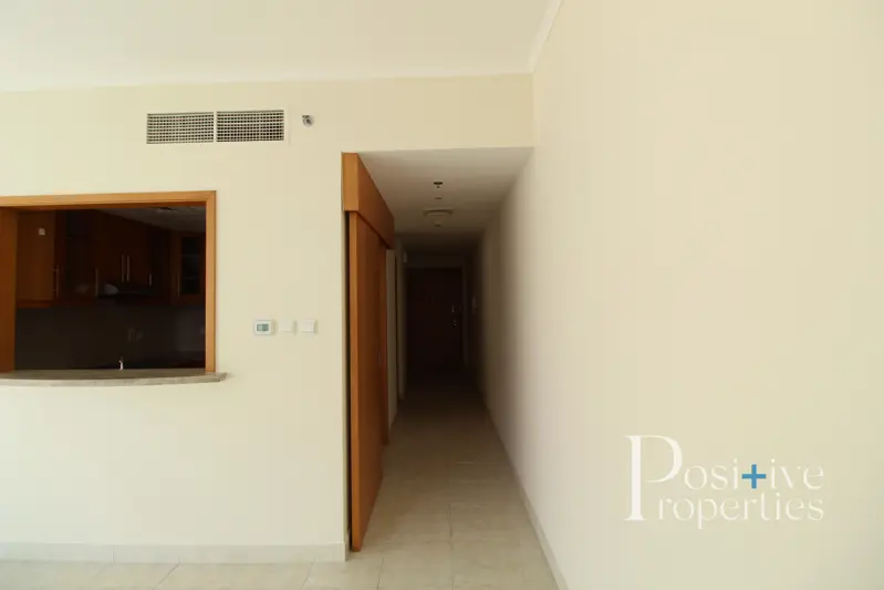 large-layout-1000sqft-chiller-free-available.webp