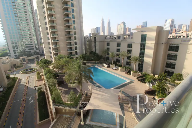 large-layout-1000sqft-chiller-free-available.webp