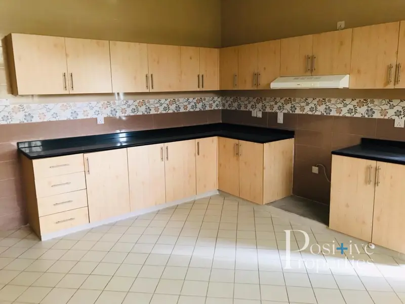 large-plot-green-garden-5-bed-one-month-free.webp