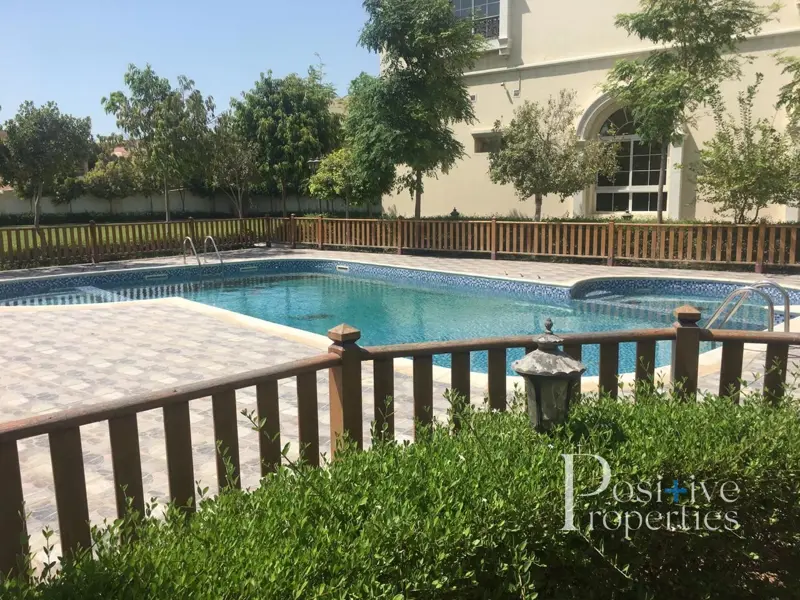 large-plot-green-garden-5-bed-one-month-free.webp