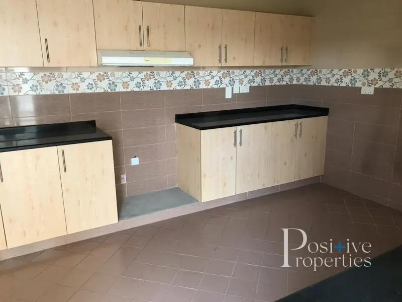 large-plot-green-garden-5-bed-one-month-free.webp