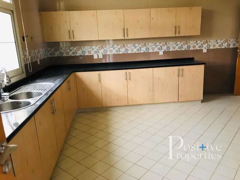 large-plot-green-garden-5-bed-one-month-free.webp