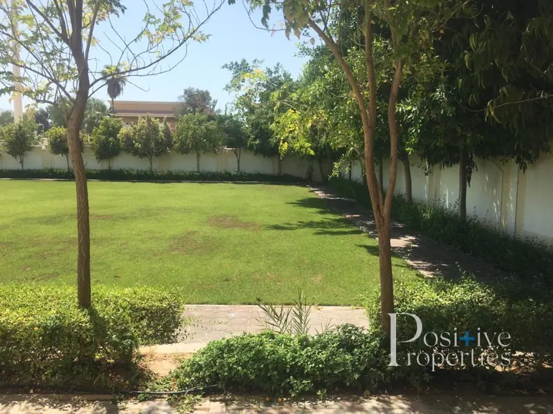 large-plot-green-garden-5-bed-one-month-free.webp