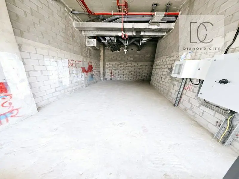 large-space-prime-location-brand-new-1.webp