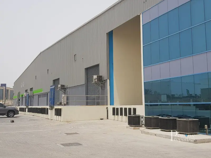 large-warehouse-better-roi-jafza-south.webp