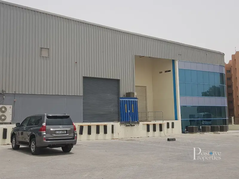 large-warehouse-better-roi-jafza-south.webp