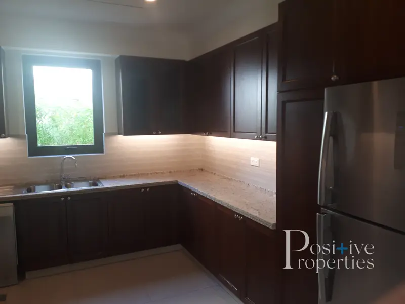 lila-type-6-vacant-kitchen-appliances-included.webp