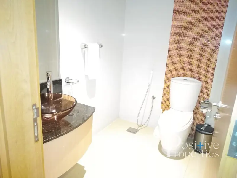luxury-chiller-free-fully-furnished-near-garden.webp