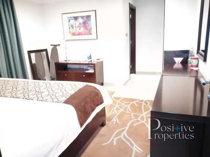 luxury-chiller-free-fully-furnished-near-garden.webp