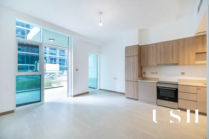 luxury-studio-n-oasis-canal-viewprime-location-1.webp