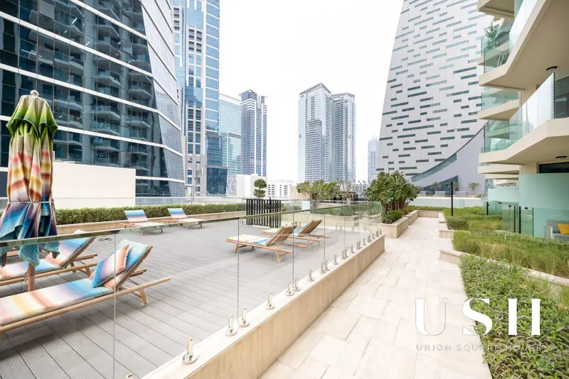 luxury-studio-n-oasis-canal-viewprime-location-1.webp