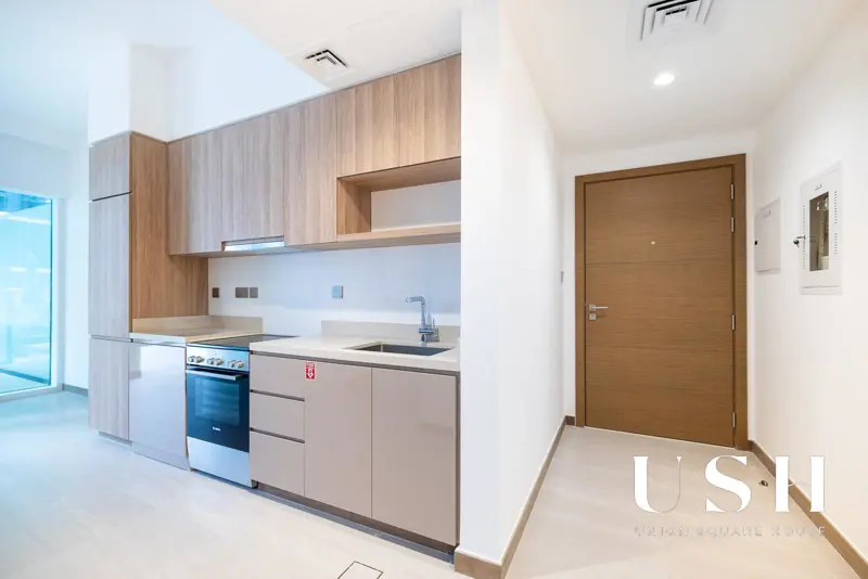 luxury-studio-n-oasis-canal-viewprime-location-1.webp