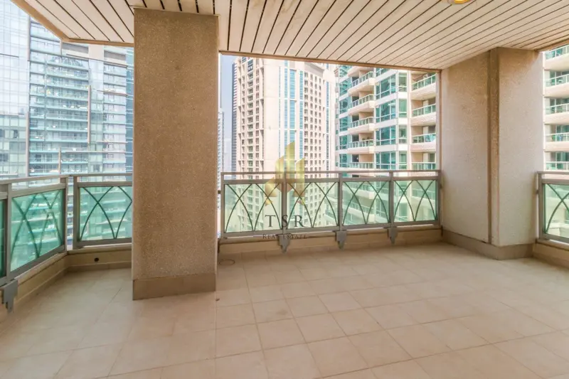 marina-view-bright-high-floor-spacious-3.webp