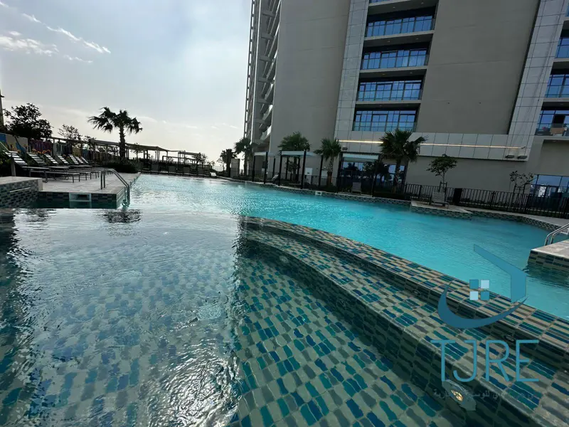 modern-style-with-balcony-huge-layout-new-building.webp