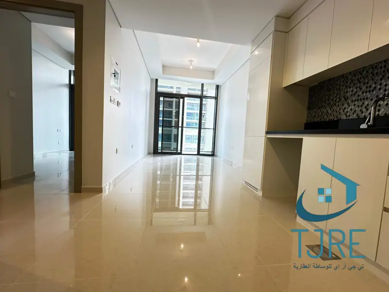 modern-style-with-balcony-huge-layout-new-building.webp