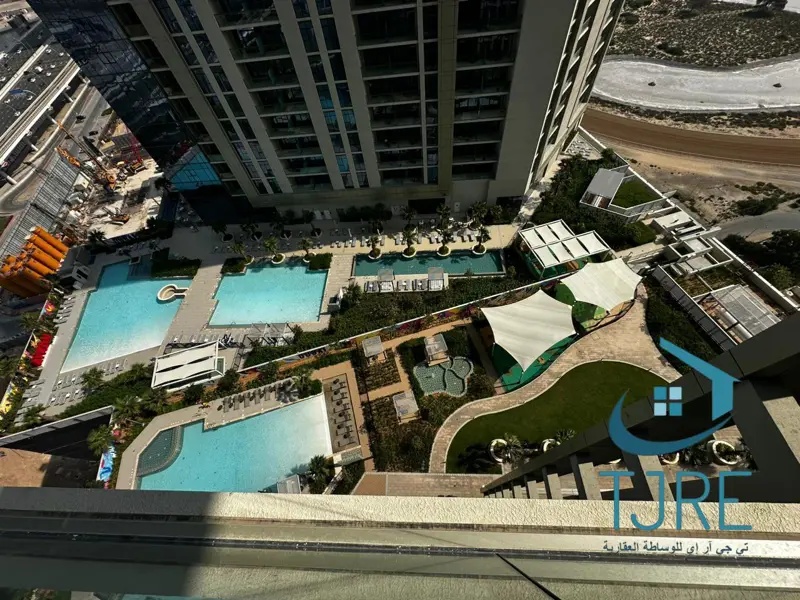 modern-style-with-balcony-huge-layout-new-building.webp