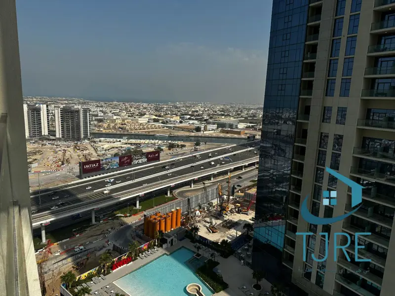 modern-style-with-balcony-huge-layout-new-building.webp