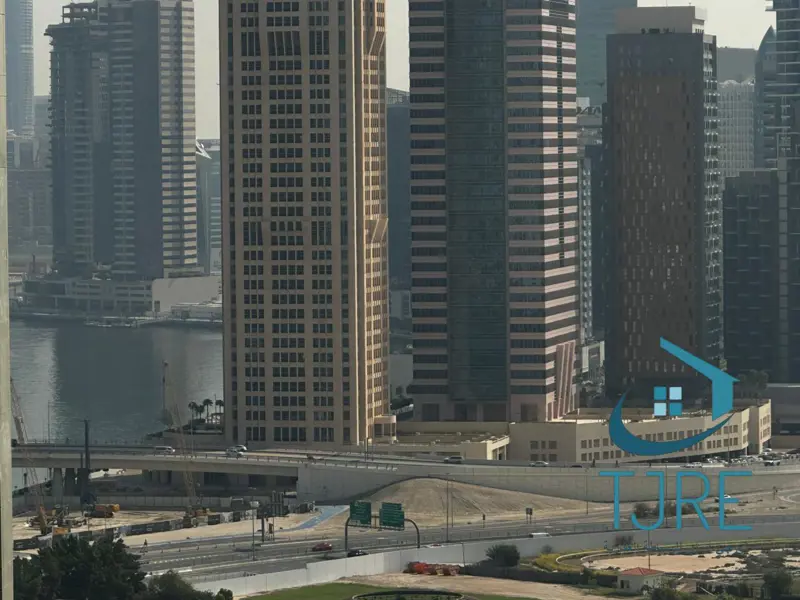 modern-style-with-balcony-huge-layout-new-building.webp