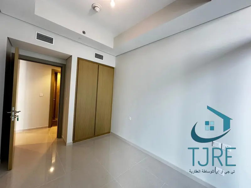 modern-style-with-balcony-huge-layout-new-building.webp