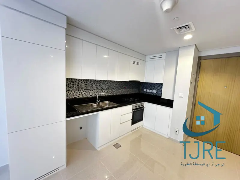 modern-style-with-balcony-huge-layout-new-building.webp