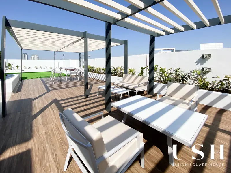 move-now-poolgarden-view-ellington-jvc.webp