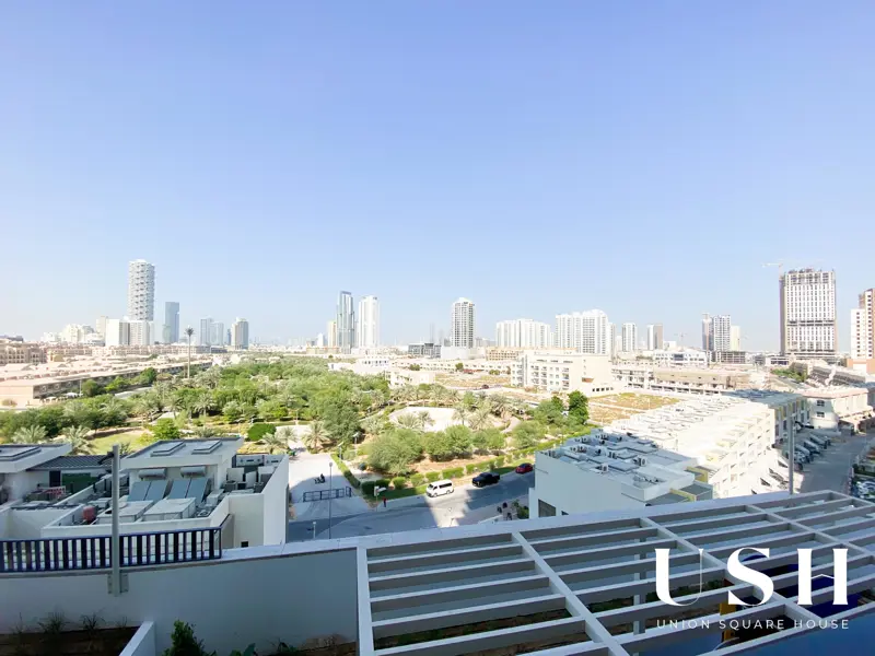 move-now-poolgarden-view-ellington-jvc.webp