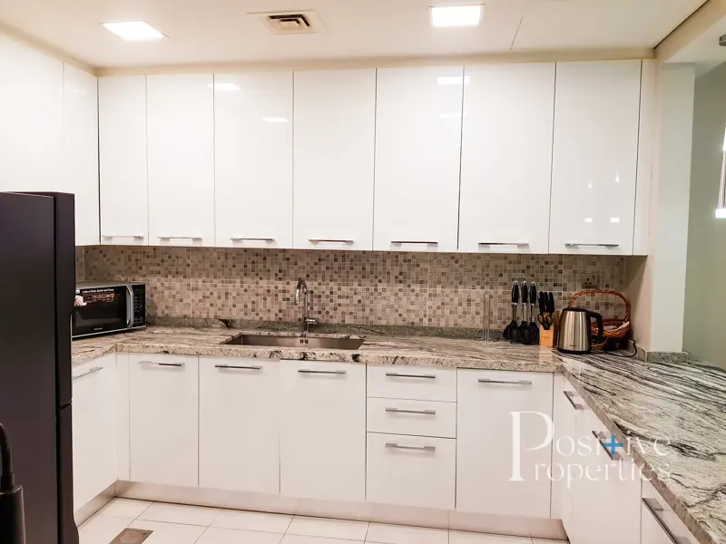 multiple-cheques-new-italian-kitchen-pets.webp
