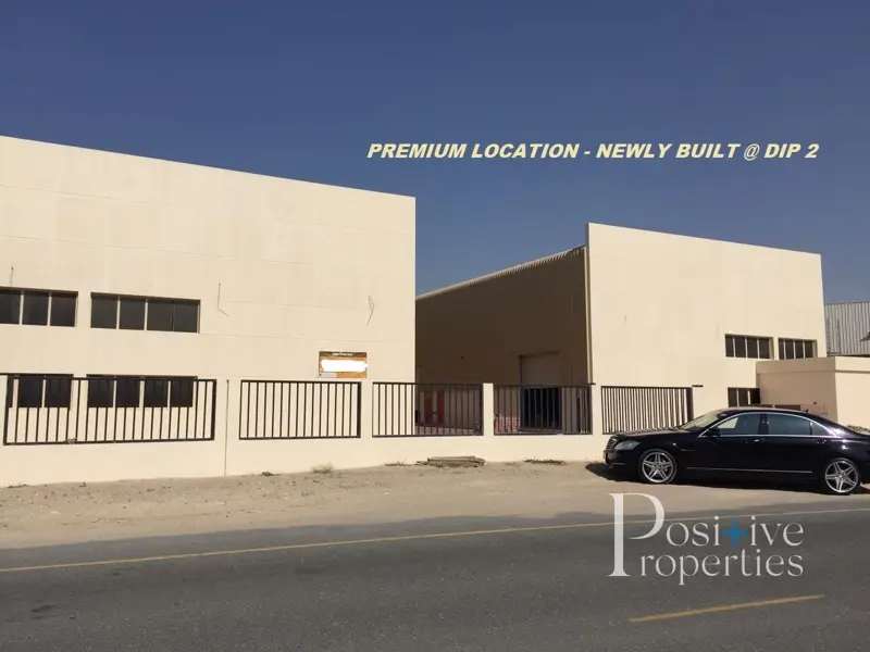 multiple-warehouses-insulated-roofing-200kw.webp