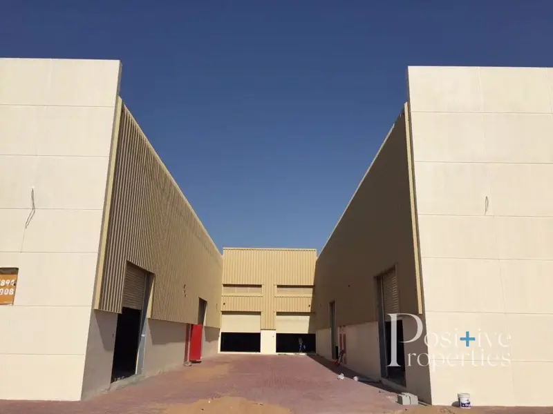 multiple-warehouses-insulated-roofing-200kw.webp
