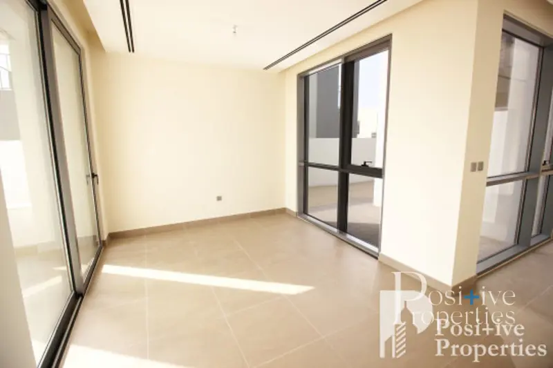 natural-light-supportive-landlord-wise-location.webp
