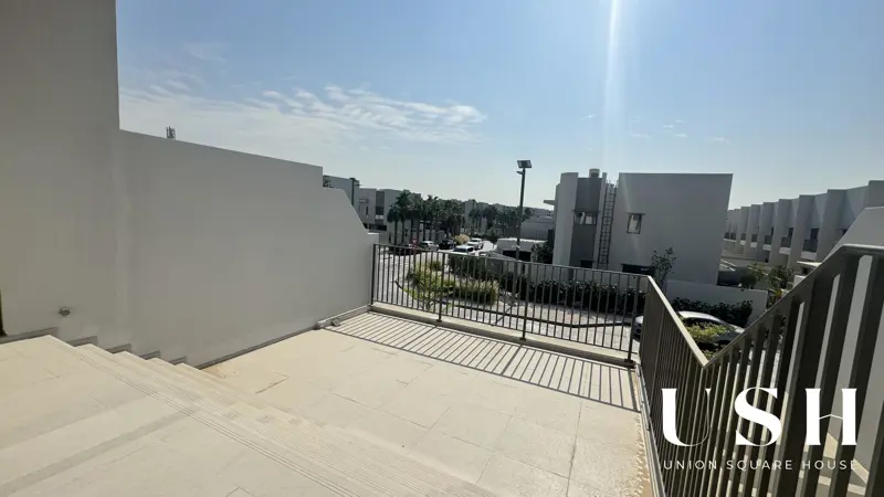 near-downtown-spacious-3br-maids-meydan-1.webp