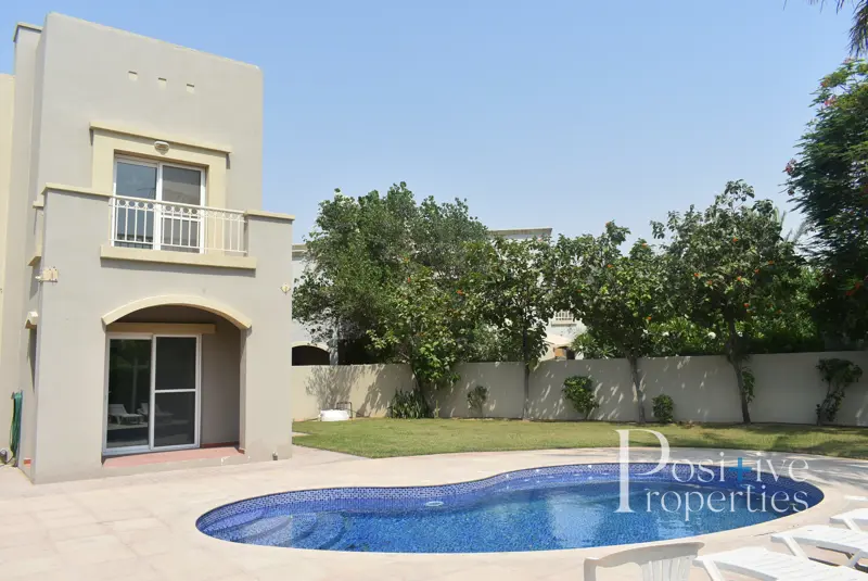 negotiable-lake-view-private-pool-beautifully-maintained.webp