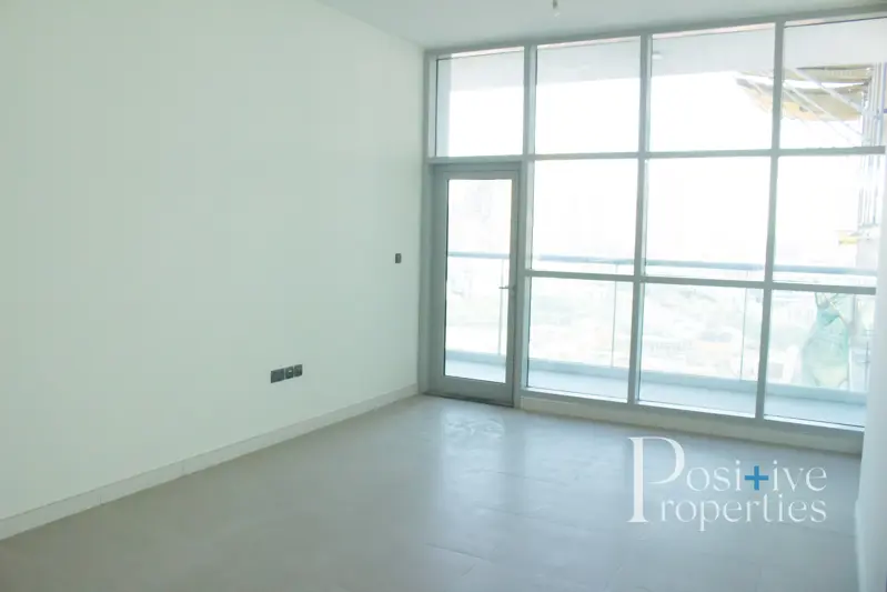new-apt-with-pool-view-huge-rooms.webp