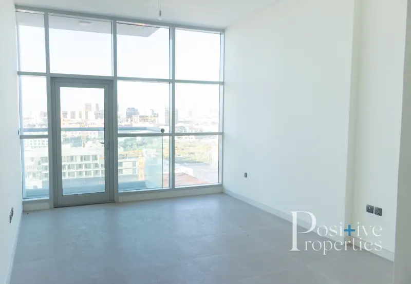 new-apt-with-pool-view-huge-rooms.webp