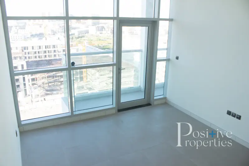 new-apt-with-pool-view-huge-rooms.webp