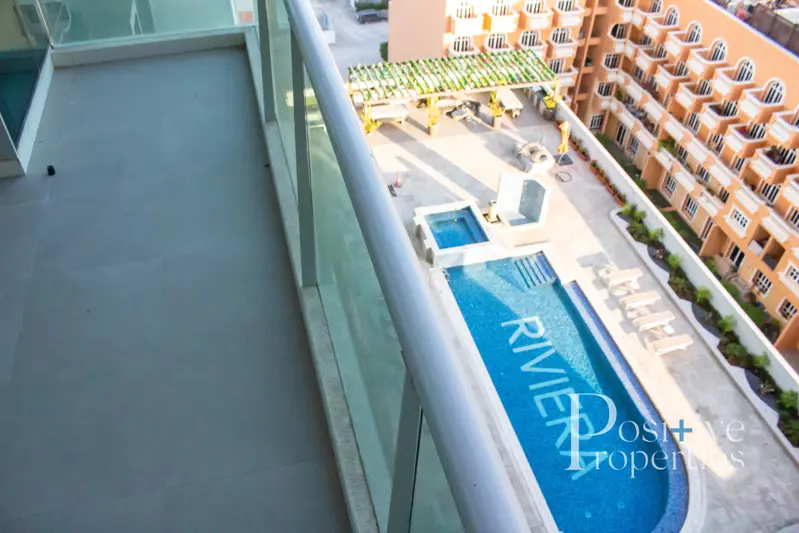 new-apt-with-pool-view-huge-rooms.webp