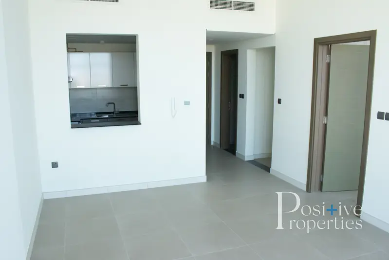 new-apt-with-pool-view-huge-rooms.webp