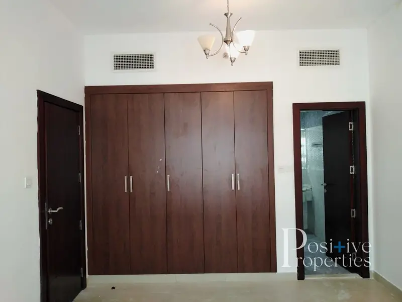 one-bedroom-unfurnished-6-cheques.webp