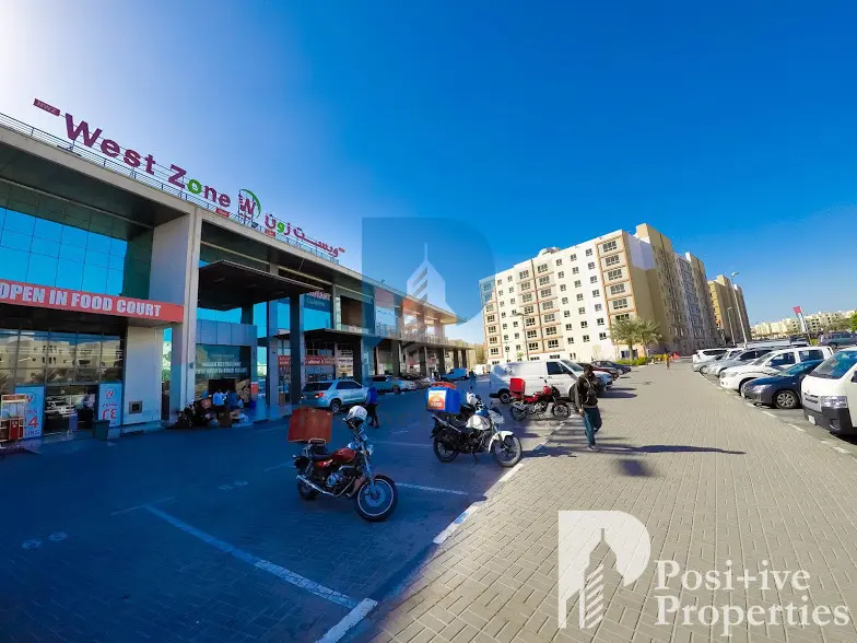 one-parking-free-12-cheques-great-location-2.webp