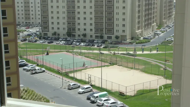 one-parking-free-12-cheques-great-location.webp