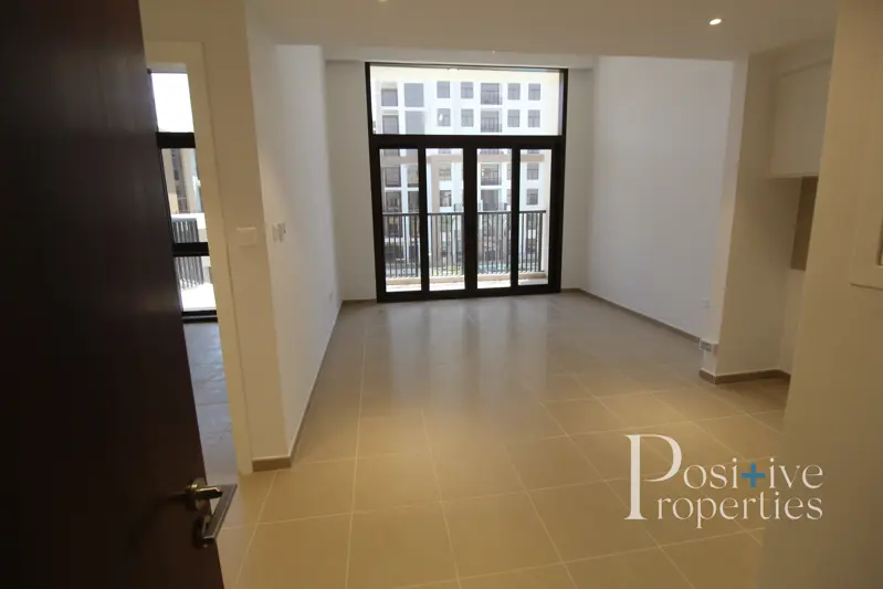 pool-view-mid-floor-under-warranty.webp