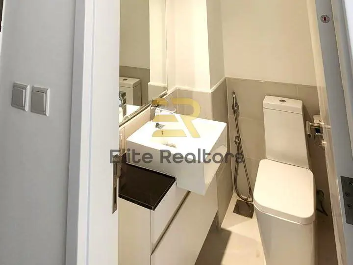 pool-view-spacious-1br-bright-unit.webp