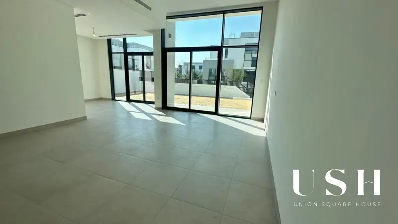pre-leased-luxurious-near-pool-rented-high-roi.webp