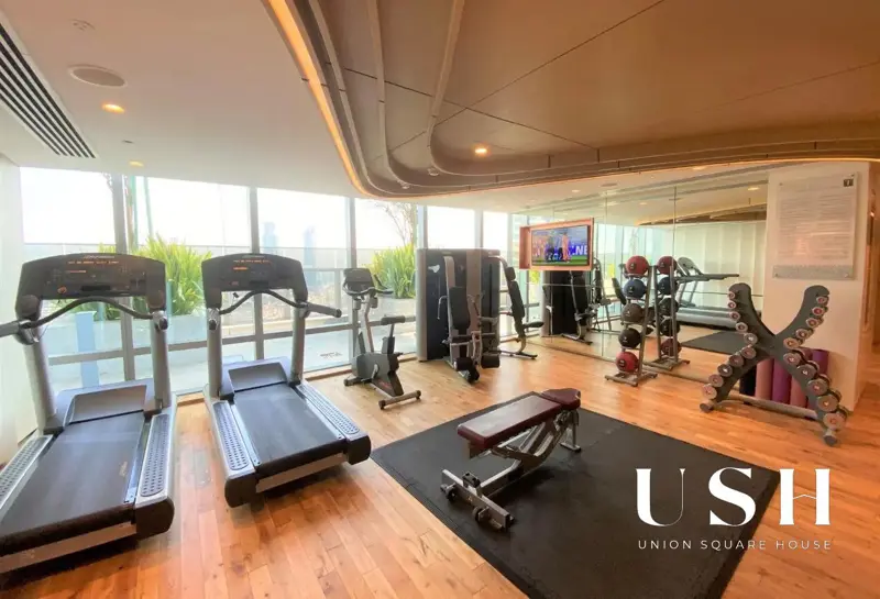 premium-studio-high-floor-hotel-room.webp